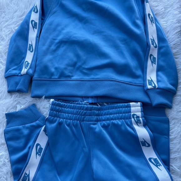 New Nike Kids Light Blue jacket and Joggers set - Picture 5 of 6